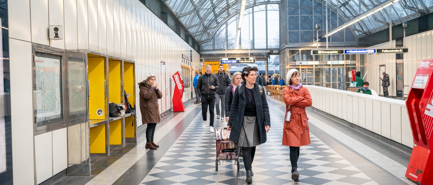 Bild der U-Bahnhalle bzw -überdachung am Westbahnhof. Copyright: Andrea Leindl